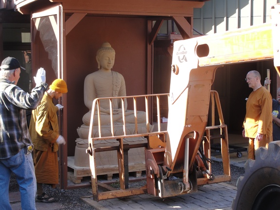 Lifting the Buddha from it's temporary shelter