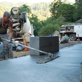 Smoothing wet concrete surface