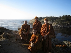 044) Aj. Dtun &amp; visiting monks