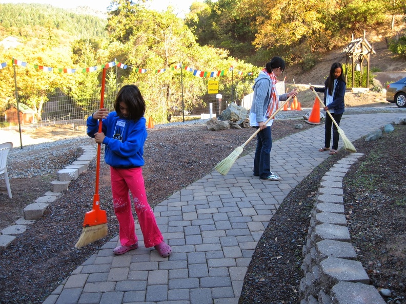 117) Kids Sweeping on Kathina Day.jpg