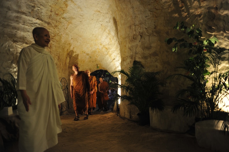 entering the cave.JPG