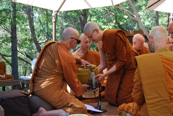 Sāmaṇera Guṇavīro receives his bowl from Luang Por